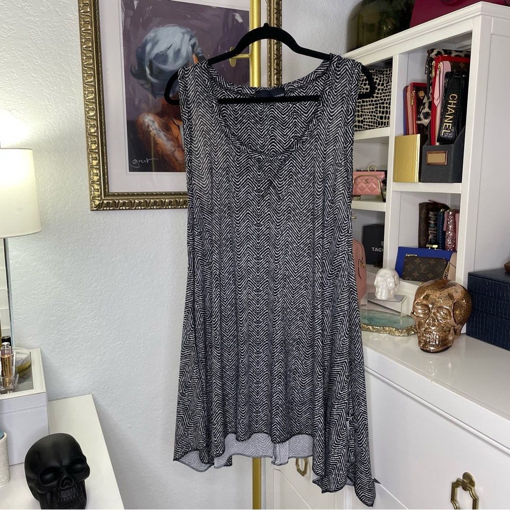 Black white chevron tank shark hem 3X